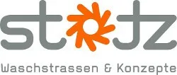 Stotz-Logo mit orangefarbenem Sonnenstrahl und dem Schriftzug „Waschstrassen & Konzepte“ darunter. Stotz-Logo mit orangefarbenem Sonnenstrahl und dem Schriftzug „Waschstrassen & Konzepte“ darunter.